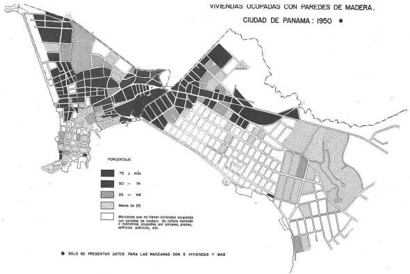 Viviendas de paredes de madera 1950: otro de los mapas elaborados como parte del reporte sobre la situación de la vivienda en el Casco Antiguo de la ciudad de Panamá por la DEC/CGR en 1950. Siendo la tipología predominante de los cuartos de inquilinato el uso de madera para la construcción de paredes y piso, el resultado que refleja este mapa nos habla de una ciudad que casi 40 años después de construido el Canal de Panamá, aún mantenía buena parte de su 'stock' de vivienda en un estado de vivienda temporal.