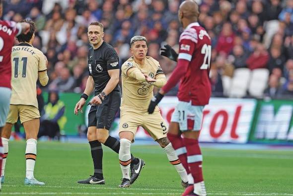 Enzo Fernández durante el partido del Chelsea ante el West Ham.