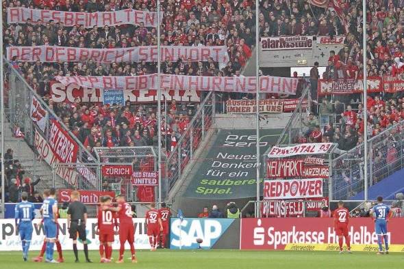 La hinchada del Dortmund no podrá asistir a la cancha del Hoffenheim por los próximos dos años.