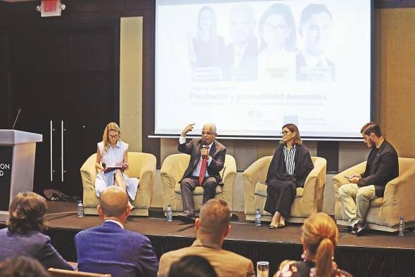 Conversatorio tras la presentación del informe 'Evaluación del Rol de Fiscalización de la Asamblea Nacional', desarrollado por la Fundación para el Desarrollo de la Libertad Ciudadana.