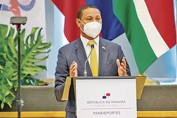 El director general de Pandeportes, Héctor Brands, durante la actividad en la sede del Parlamento Latinoamericano.