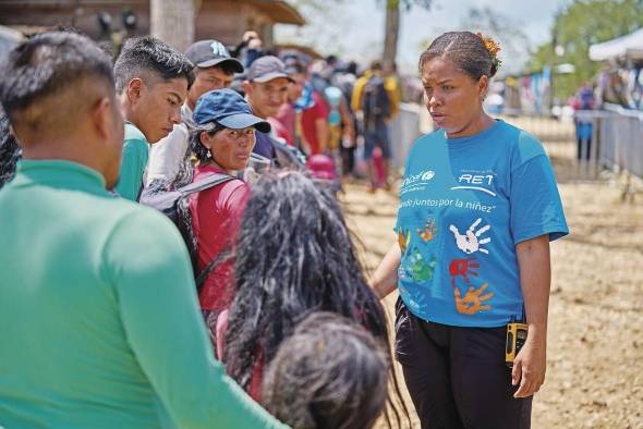 Loida Berrío en el Espacio Amigo de la Niñez de UNICEF en la Estación de Recepción de Lajas Blancas, Darién.