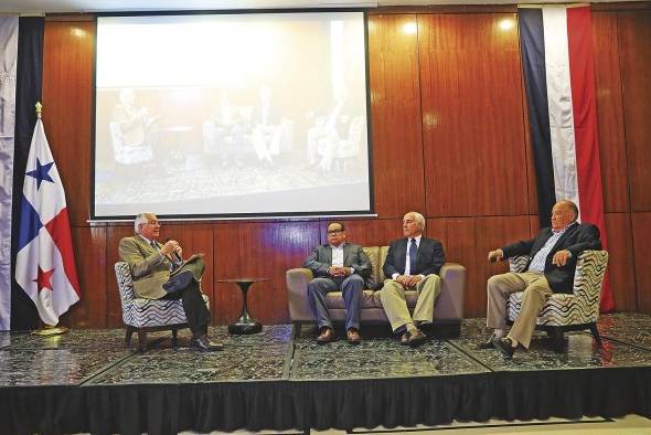 Foro de la Cámara de Comercio sobre seguimiento de la situación de la salud pública en Panamá.