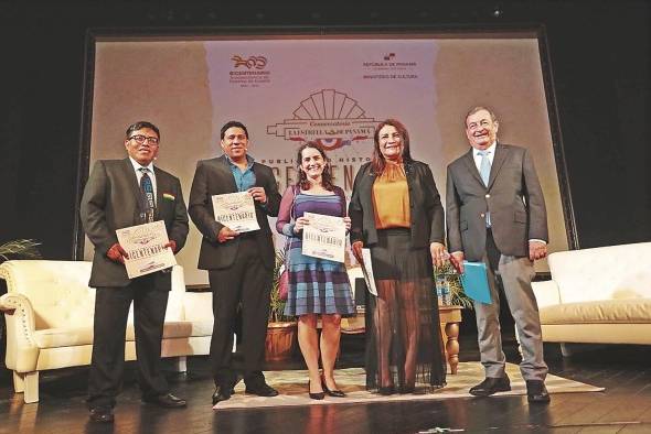 Los exponentes de la gala: Bernal Castillo, Carlos Gómez, Marixa Lasso, Nubia Aparicio y Omar Jaén Suárez.