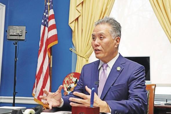 El congresista demócrata por el distrito 39 de California, Mark Takano