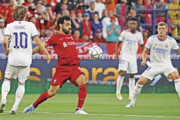 El Real Madrid y el Liverpool durante la final de la UEFA Champions League 2021-2022.