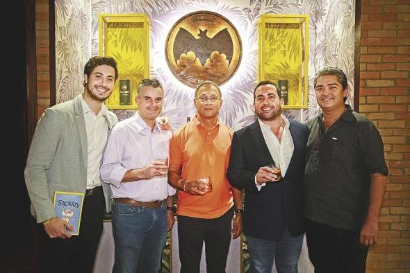 Inauguración de la sala Bacardí. De izquierda a derecha: Gilberto Barrios, David Arias, Mahesh Madhavan, Luis Picard-Ami, Ignacio Del Valle