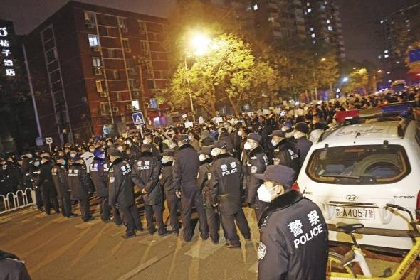 Imágenes de las protestas del pasado 27 de noviembre en Urumqi, China.