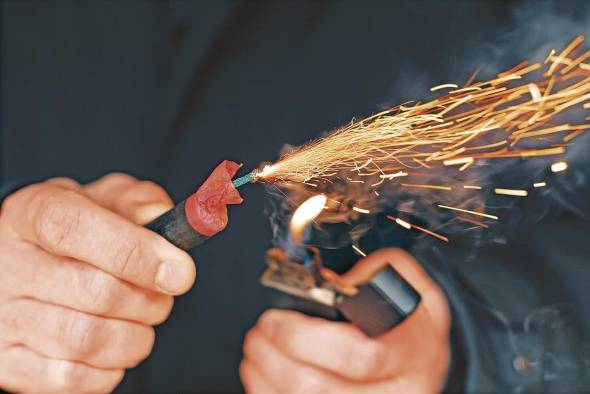 Los niños no deben manipular juegos pirotécnicos.