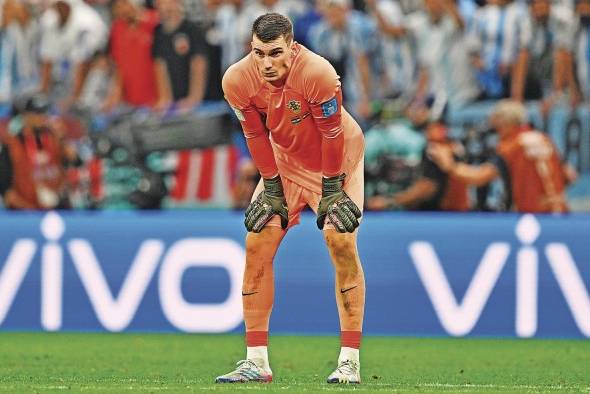 El portero croata Dominik Livakovic, durante el partido contra Argentina en el estadio Lusail de Catar.