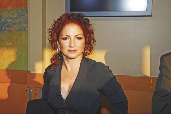 Gloria Estefan es una de las cantantes latinas más reconocidas en el mundo.