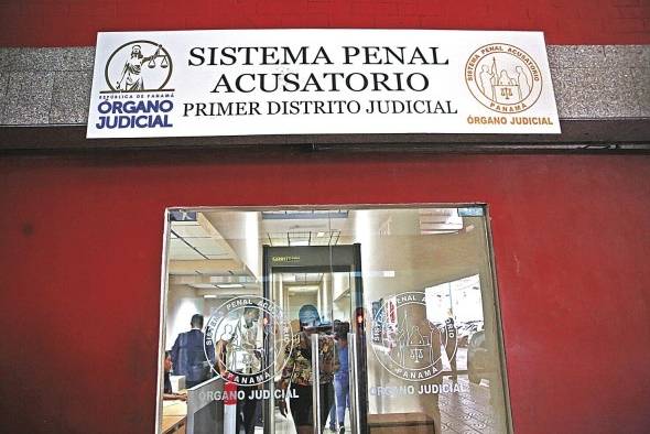 El fiscal precisó que se le imputaron cargos de autor principal al director y las otras dos personas como autores primarios.