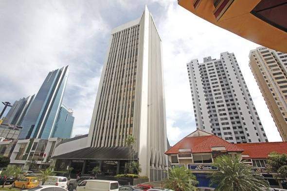 Parte exterior del edificio Humboldt Tower, donde están las oficinas de la firma de abogados Alcogal, implicada en el escándalo papeles de Pandora, en una fotografía de archivo.