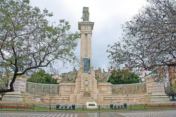 Plaza de España y Monumento a la Constitución de 1812 en Cádiz, Andalucía.