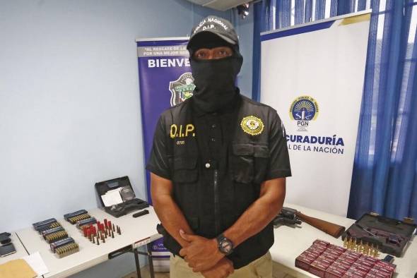 Decenas de armas fueron confiscadas en la 'Operación Furia', este martes.