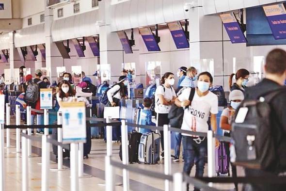 Pasajeros en el Aeropuerto Internacional de Tocumen.