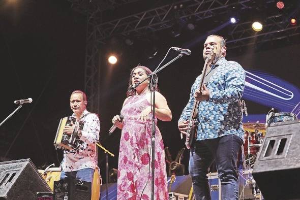 Manuel 'Nenito' Vargas y los Plumas Negras en el 'Canoso Fest'.