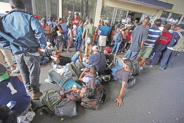 Migrantes en el punto fronterizo de Agua Caliente e ingresaron a Guatemala.