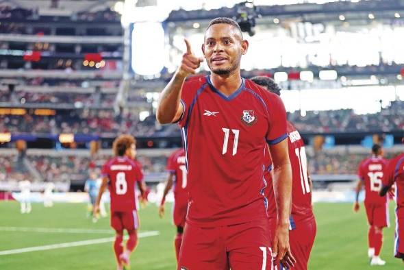 Ismael Díaz celebra uno de los goles ante Catar.