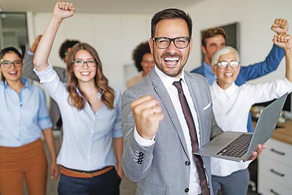 En los negocios se busca que el equipo de y logre los resultados.