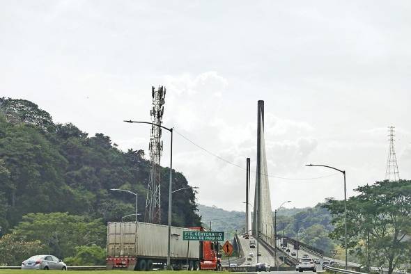 El puente Centenario es el segundo puente que atraviesa el Canal.