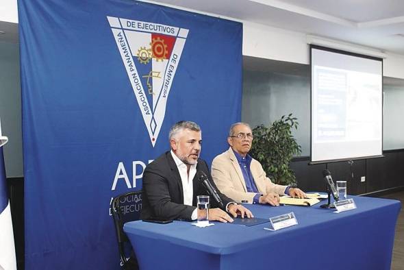 El ministro de Obras Públicas, Rafael Sabonge, en el foro anual de la Asociación Panameña de Ejecutivos de Empresa (Apede) y su Comisión de Desarrollo Marítimo y Logístico.