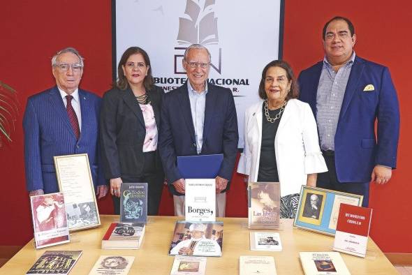 Raúl Vaccaro, Gabriela García, Ricardo Alfaro, María Magela Brenes y Fernando Gómez Arbelaez