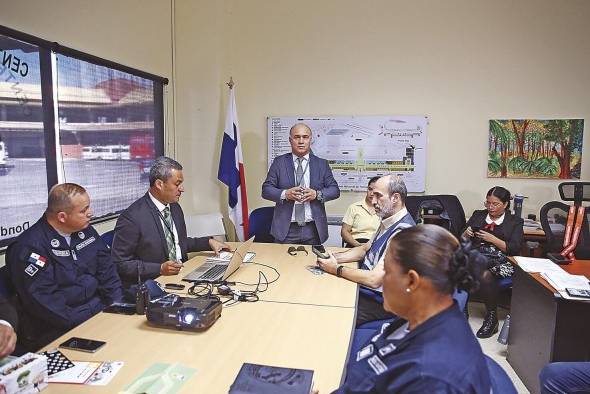 Autoridades invitan a las personas a que festejen con responsabilidad durante estos carnavales.