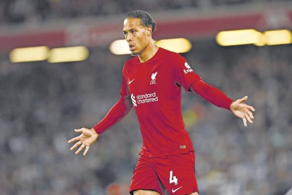 El neerlandés Virgil Van Dijk, del Liverpool