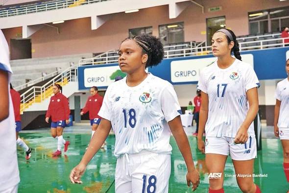 Hernández tiene 22 años y juega como delantera del club argentino UAI Urquiza y en la selección femenina de Panamá.