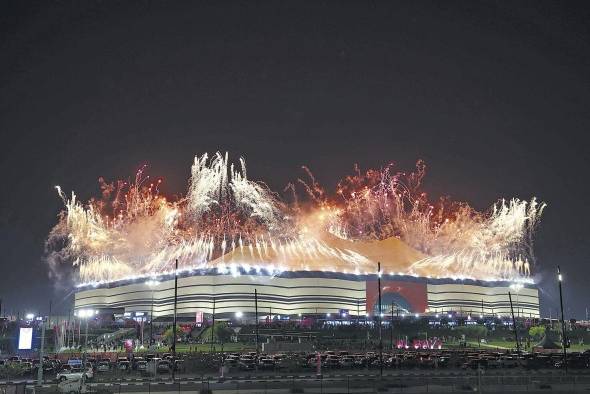 Ambiente exterior del Estadio de Al Khor durante el partido inaugural del Mundial de Catar 2022.