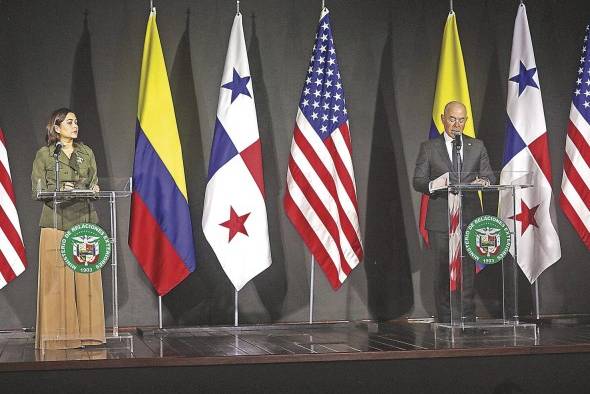 Janaina Tewaney, canciller de Panamá, y Alejandro Mayorkas, secretario de Seguridad Nacional de Estados Unidos durante la rueda de medios.