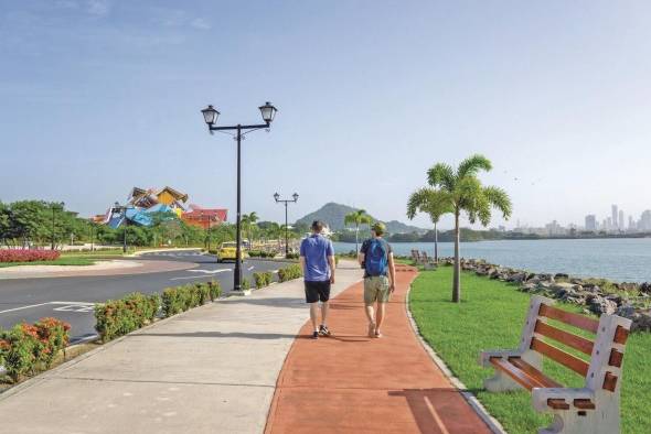 La Calzada de Amador. En este lugar se puede hacer todo tipo de actividades como disfrutar una variedad gastronómica, sentarse a mirar el mar, ir al parque, jugar paintball, montar go-karts, rentar bicicletas de hasta seis personas o simplemente sentarse a conversar y pasar el rato.