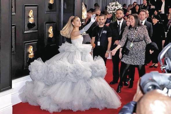 Ariana Grande, una de las artistas más aclamadas en la alfombra roja.