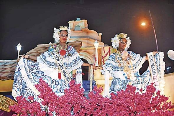 Las reinas lucen sus polleras de gala