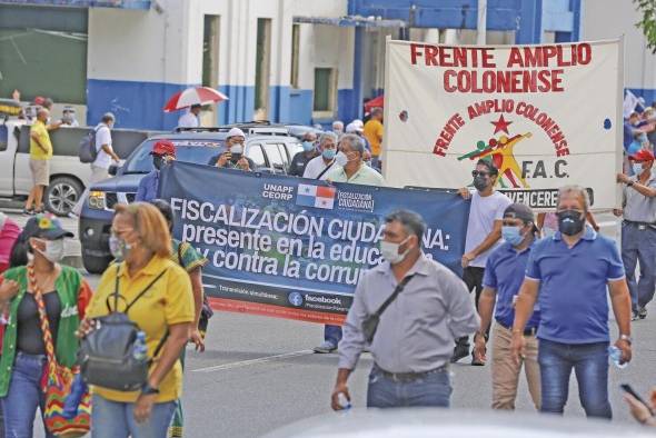 Marchan para exigir una 'educación digna'