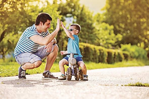 En América Latina y el Caribe existe un reconocimiento creciente de la importancia que reviste para los hijos la participación de los padres en las tareas de cuidado.