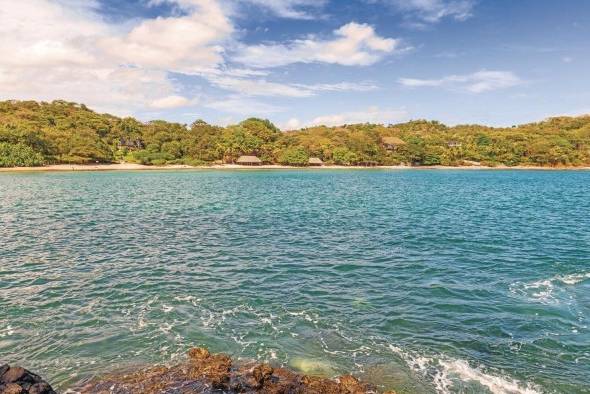 Playa Venao. Es considerada por muchos como la mejor playa para surfear en Panamá. Es el lugar ideal para personas con ganas de surfear y también para las que quieren aprender ya que muchos dicen que en Playa Venao lo que le toma a uno en meses lo puede aprender en semanas.