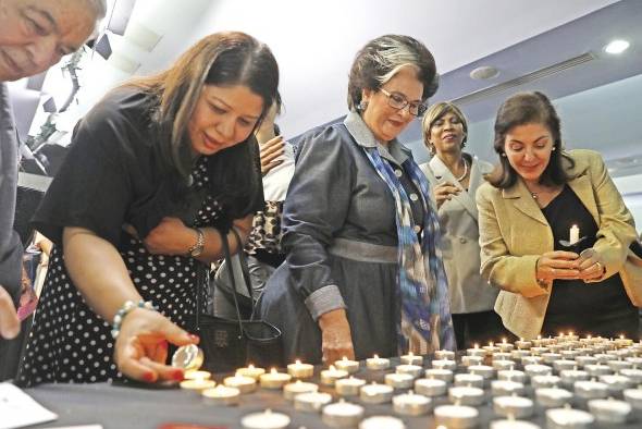 Un acto en memoria de las víctimas del Holocausto tuvo lugar ayer en la Asamblea Nacional, al conmemorarse 75 años de la liberación del campo de concentración nazi de Auschwitz.