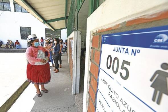 El vigorizado voto indígena de Ecuador se ha dividido para el balotaje del próximo 11 de abril, entre quienes rechazan al candidato conservador Guillermo Lasso y quienes se oponen al correísta Andrés Araúz.