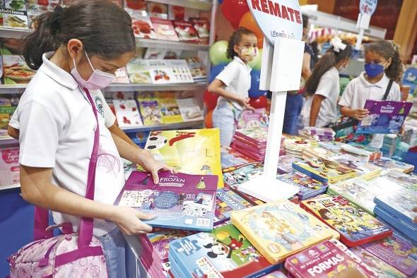 Los más chicos también pudieron disfrutar un buen libro durante la FIL.