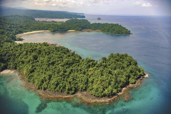 El Parque Nacional Coiba es una reserva natural situada en el archipiélago homónimo perteneciente a los distritos de Montijo y de Soná en la provincia de Veraguas.