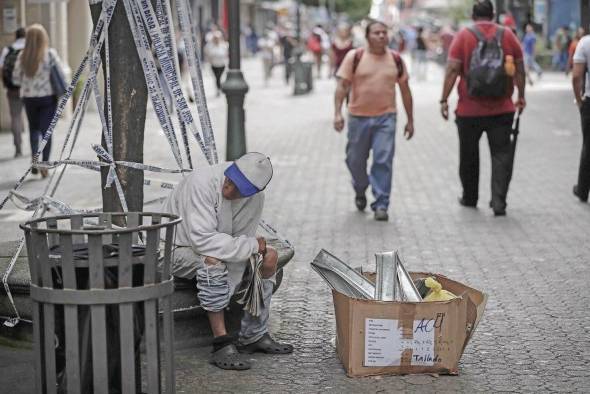 El BID indica que un programa de reformas para aumentar la confianza y el civismo implica aumentar los incentivos para cumplir las promesas, y la otra es aumentar la capacidad de los empleados para cumplir las promesas.