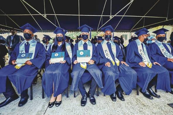 En total, 45 personas se han graduado del internado.