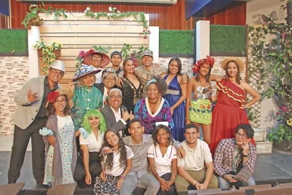 Actualmente, Gómez es la cabeza del grupo de teatro de la USMA, 'El Desván' y es director en el Teatro Aba.