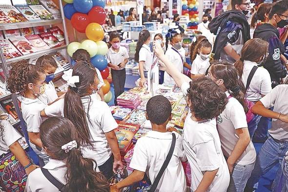 Los niños y jóvenes asistieron en multitud al segundo día del evento ferial.