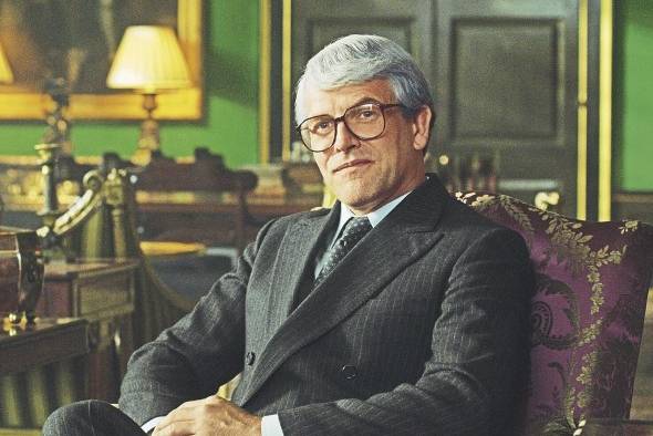 John Major entra en escena como un personaje de misterio y tradicionalismo.