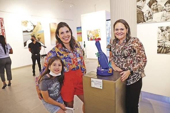 Rebecca Palermo, Claudia Campos, Anamelissa Zurita