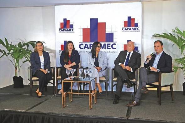 La Cámara Panameña de Mercado de Capitales organizó el conversatorio 'Panamá, salida de la lista gris del Gafi y reto del sector de valores'.