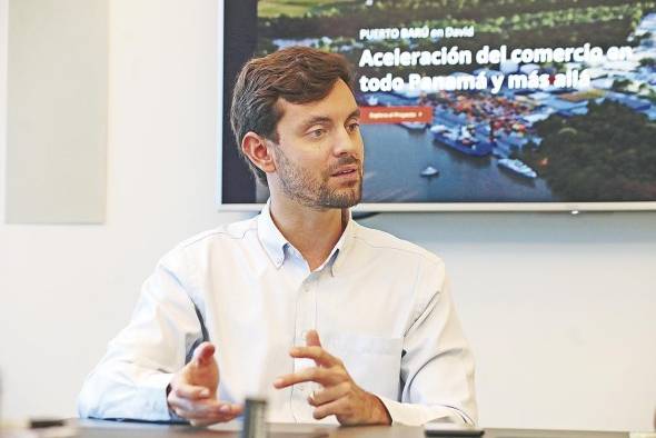 “[Con Puerto Barú] Va a haber una reconfiguración del movimiento de la carga, Chiriquí va a producir más carga y va a ser más eficiente en el movimiento de esa carga a nivel nacional e internacional”, aseguró Nicolas Posada, gerente del proyecto Puerto Barú.